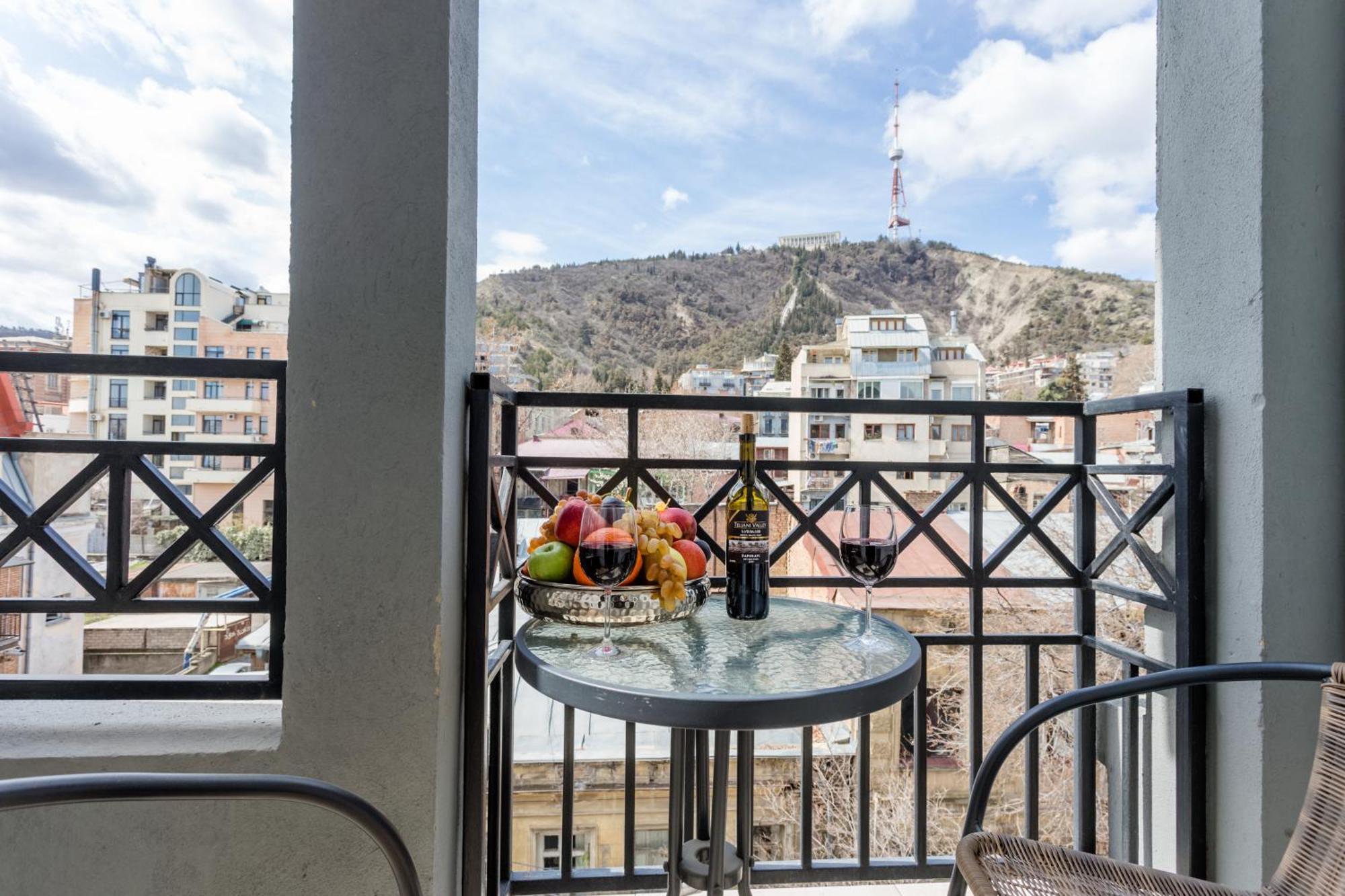 Serviced Apartment On Rustaveli Avenue 16 Tbilisi Exterior foto